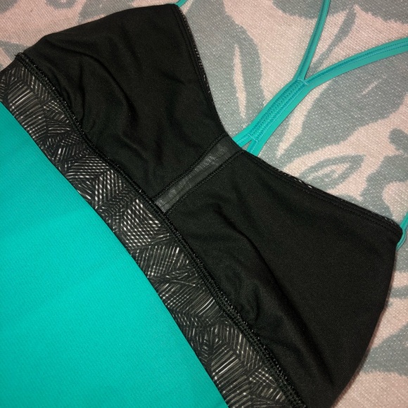 Lululemon Roll Out Tank with built in bra - Picture 11 of 16